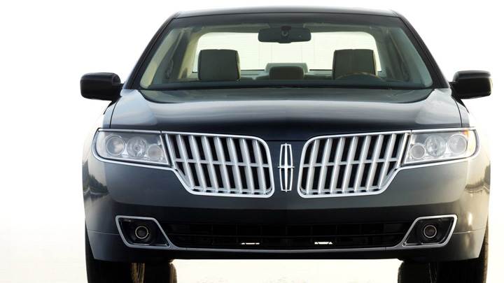 Front Top Of 2010 Lincoln MKZ In Black